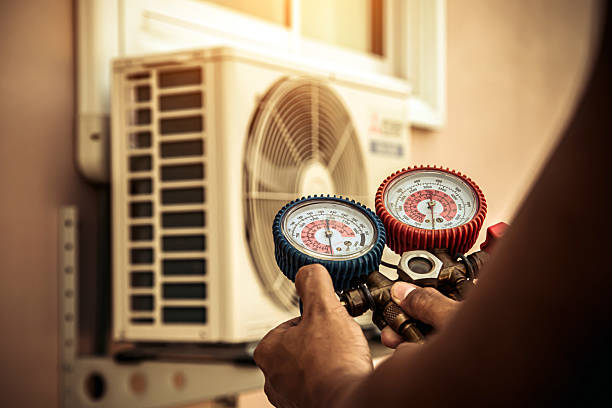 Professional Hvac Maintenance technician working in Agency, MO
